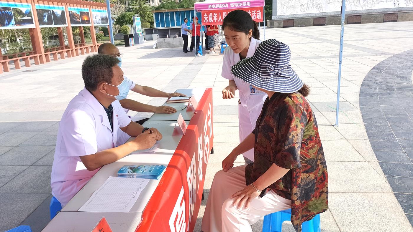 武山县开展文明实践志愿服务集中示范宣传活动，环保咨询服务成亮点
